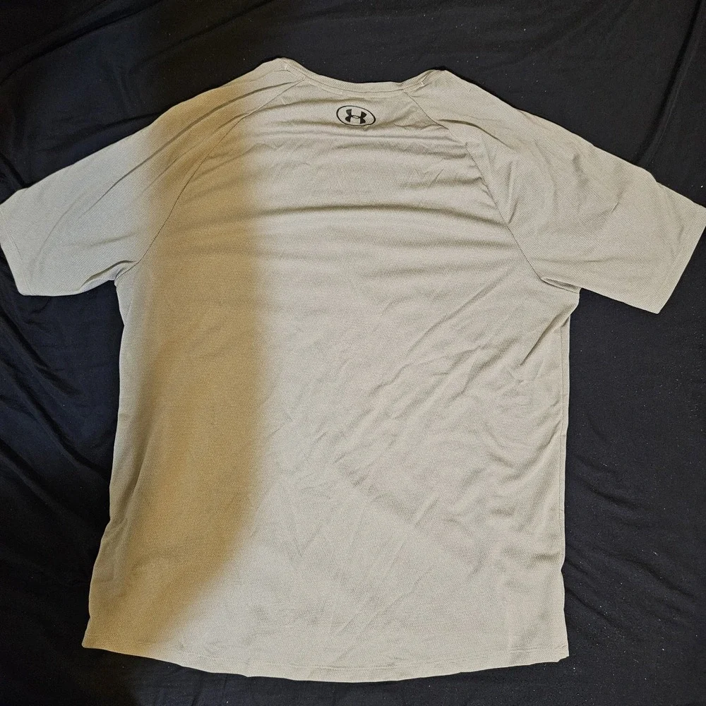 Under Armour Shirt‎ Men Large Green Short Sleeve  Tech Tee Casual